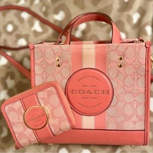 COACH DEMPSEY 22 TOTE w/ LONNIE SMALL ZIP AROUND WALLET